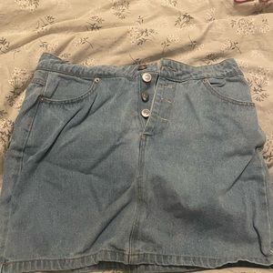 4 button jean skirt size medium from forever 21!